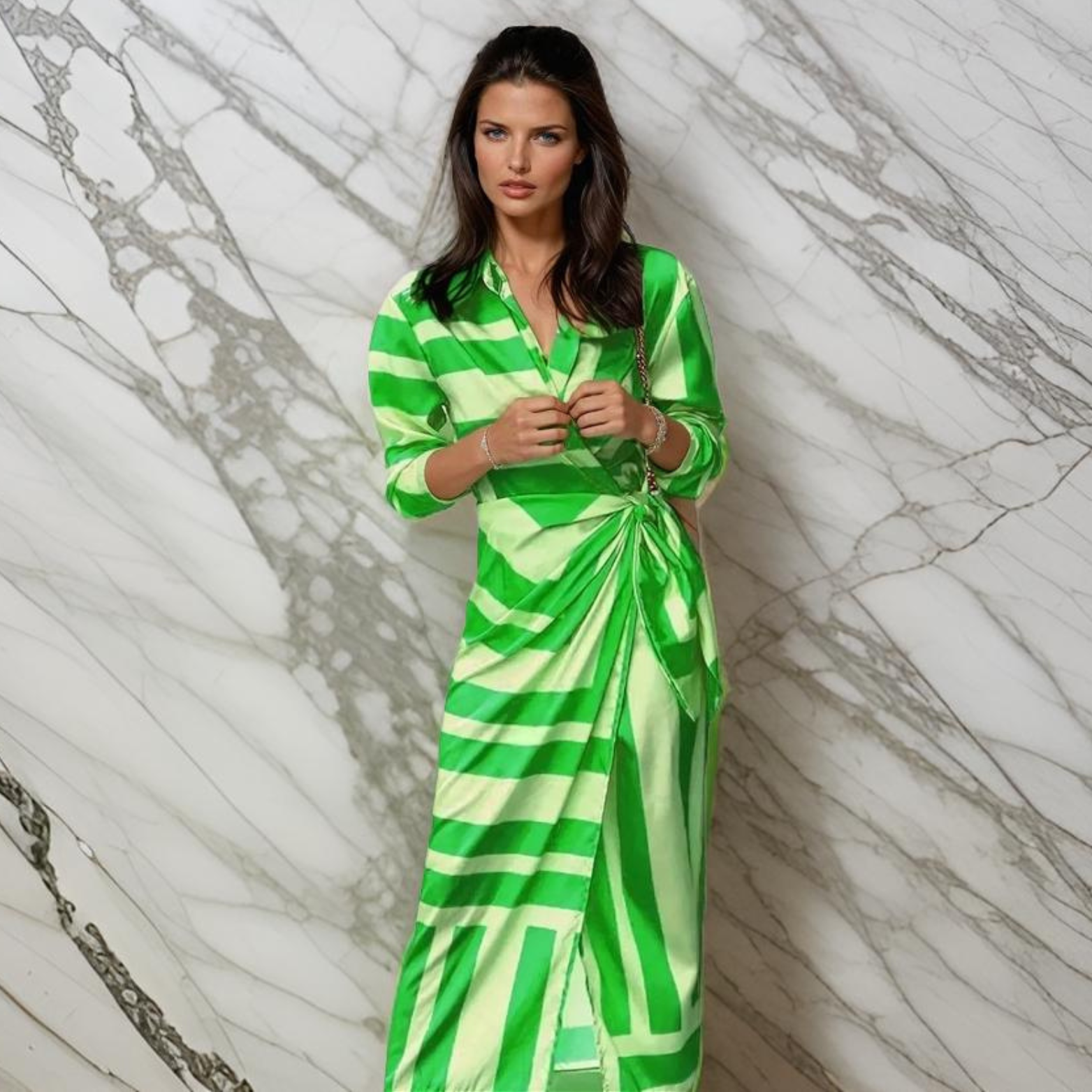Miral – Elegancka Sukienka Wrap z Wzorem