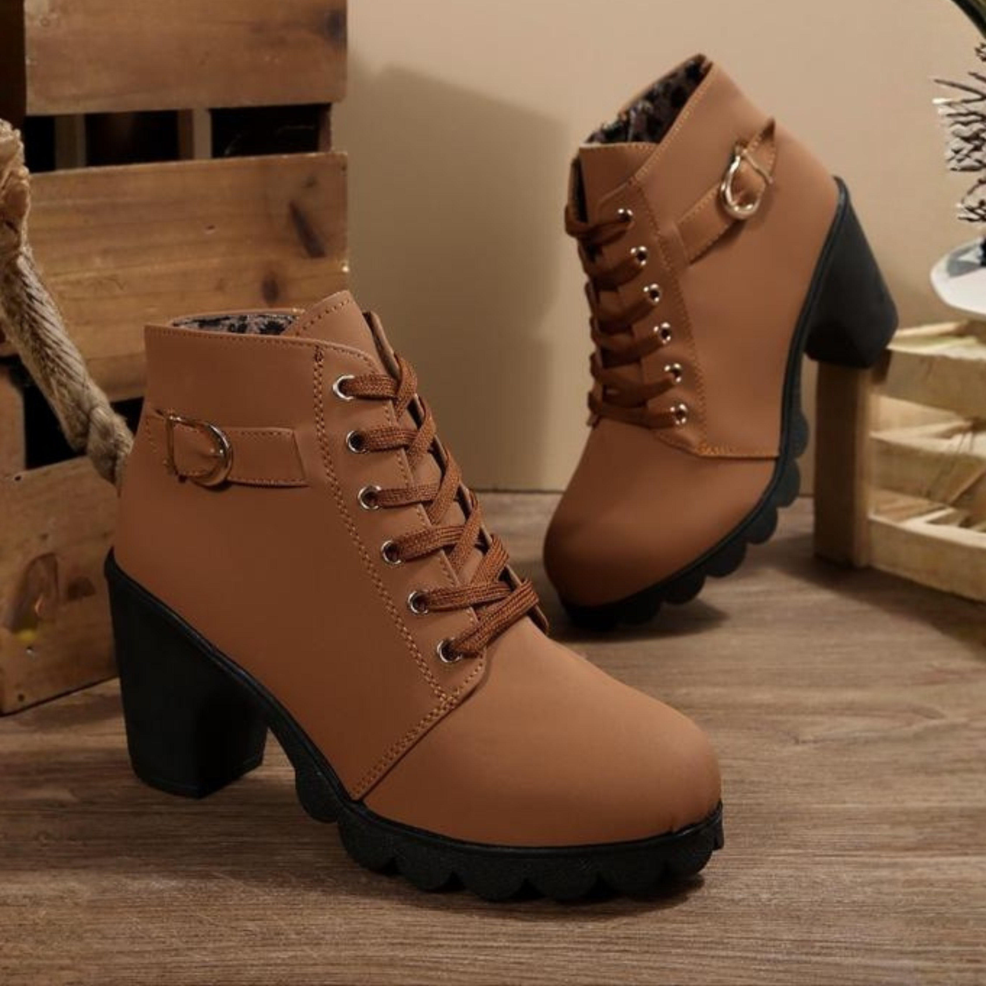 Tanitha – Eleganckie, sznurowane botki z metalową klamrą