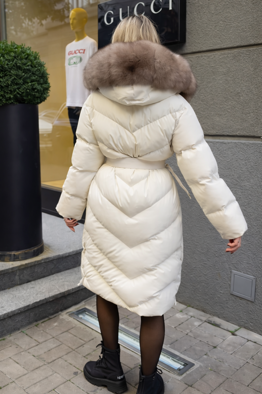Brionyra – Elegancka kurtka zimowa z futrzanym kołnierzem