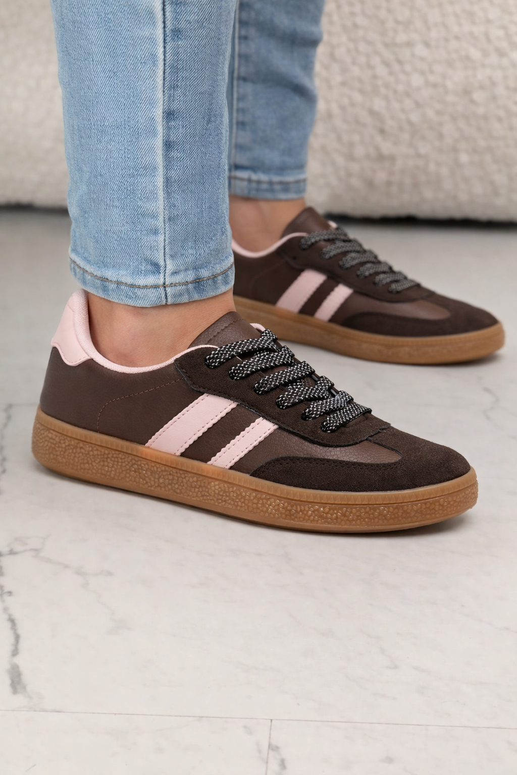 Sneaker Sam Brown