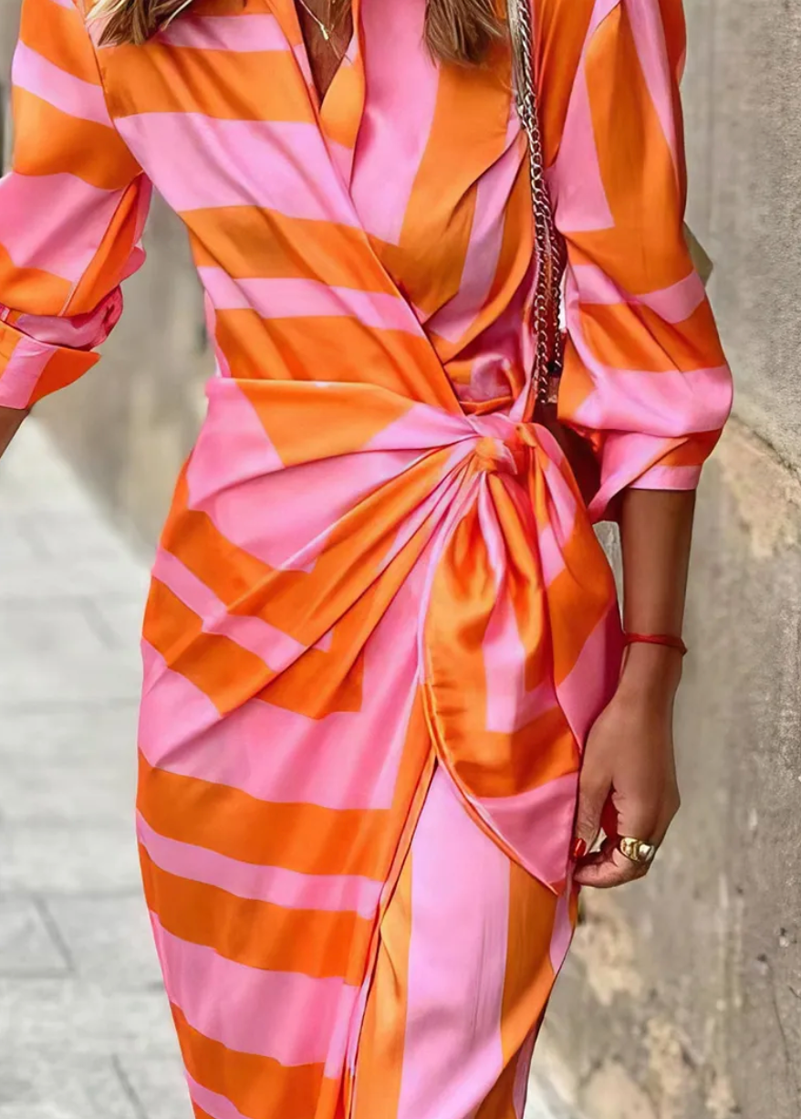 Miral – Elegancka Sukienka Wrap z Wzorem