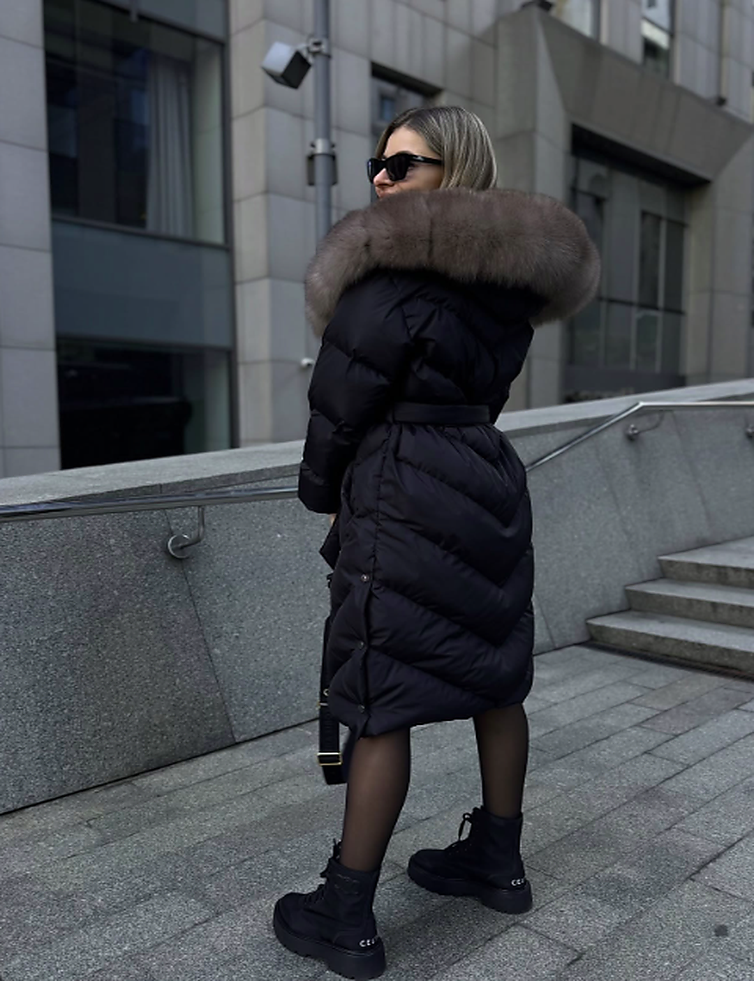 Brionyra – Elegancka kurtka zimowa z futrzanym kołnierzem