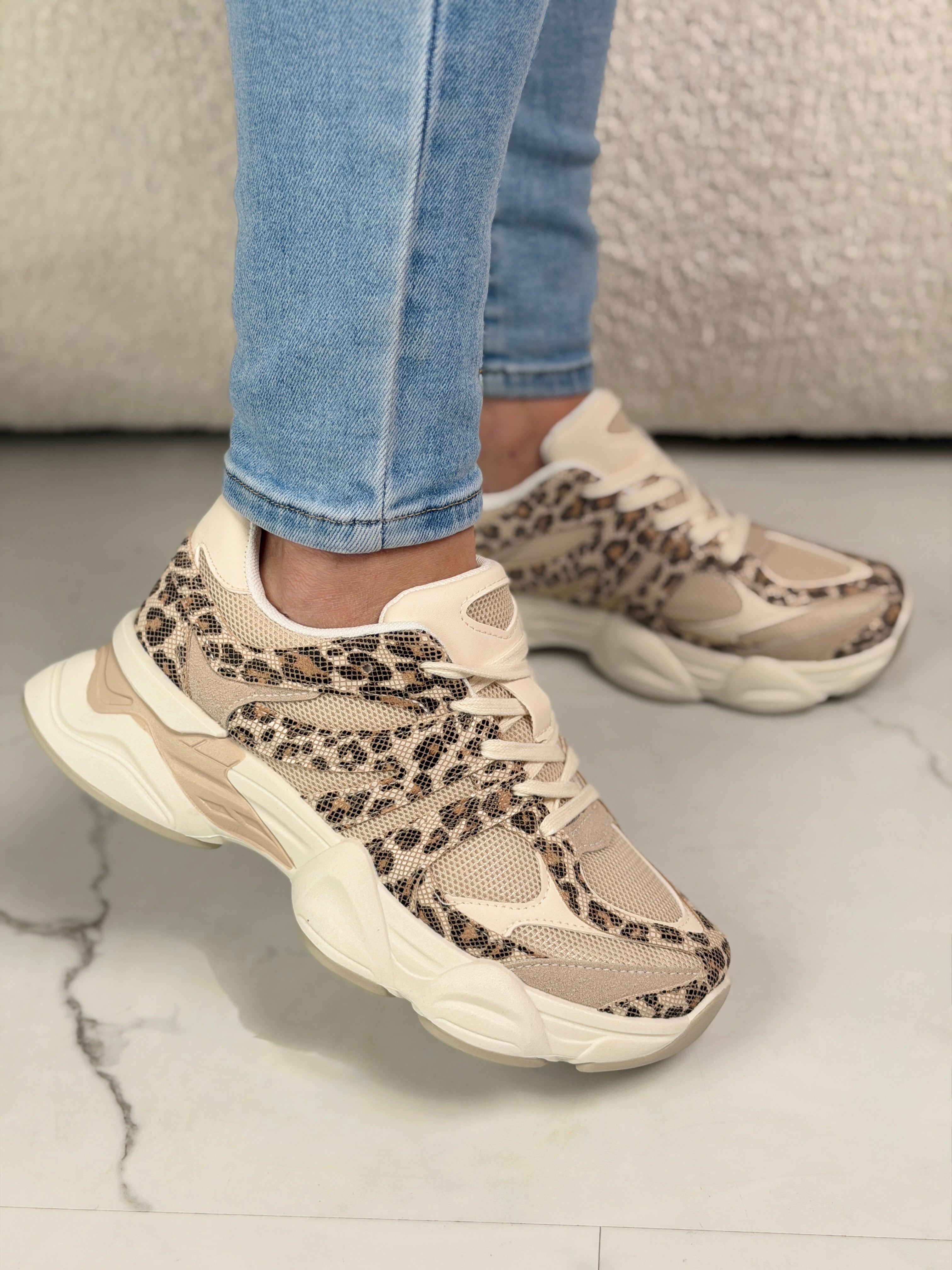 Viva Leo Sneakers