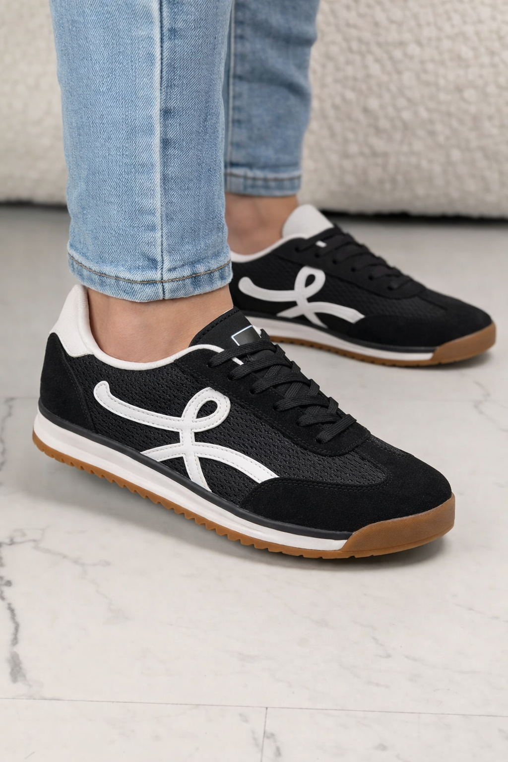 Czarny Sneaker Liliana