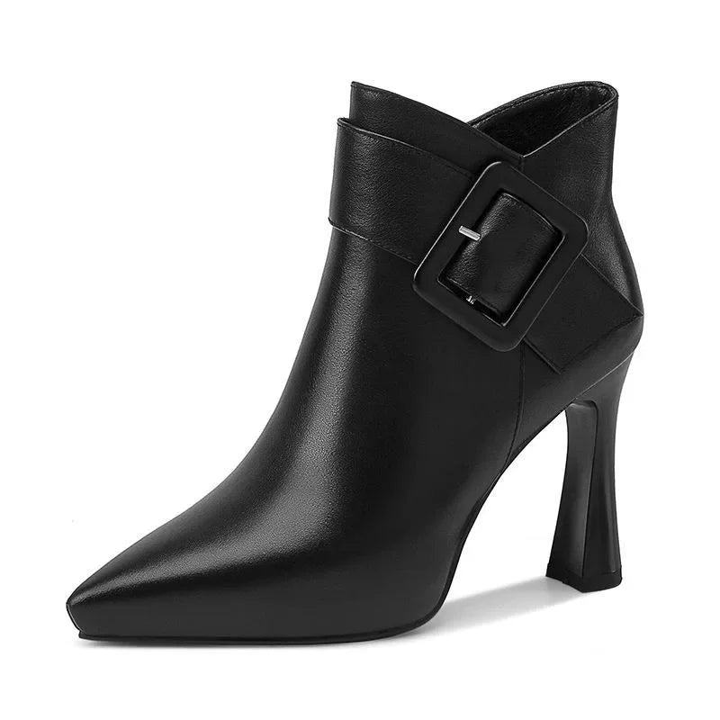 Quilla – Eleganckie botki z klamrą